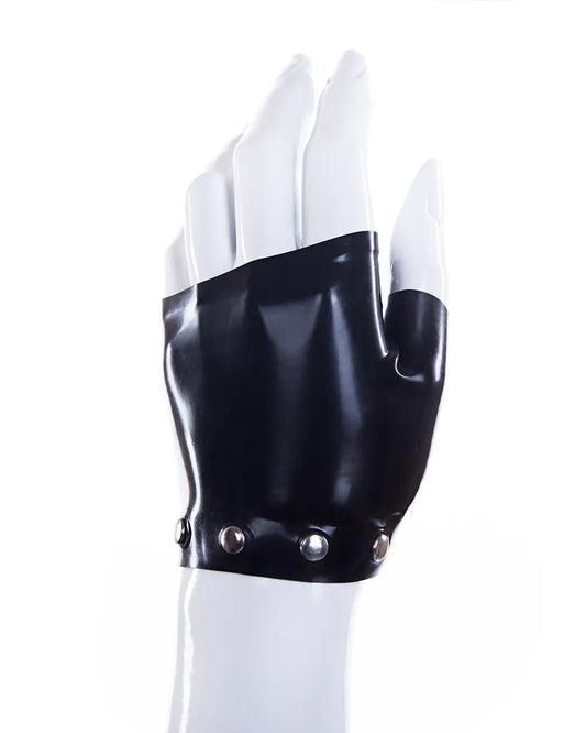 Knuckle gloves with studs