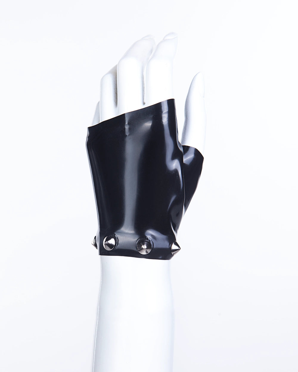Spiked edge knuckle gloves
